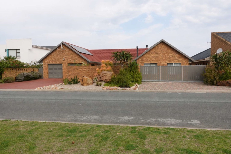 6 Bedroom Property for Sale in Outeniqua Strand Western Cape